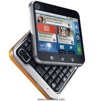 Motorola FLIPOUT - "квадратный" Adroid смартфон с QWERTY клавиатурой