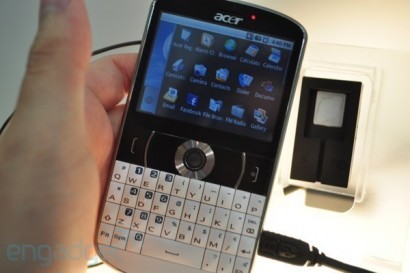 Acer beTouch E130 - смартфон выполненный в стиле BlackBerry на базе ОС Android 1.6