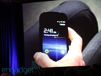 Глава Google показал смартфон Google Nexus S