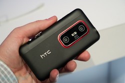HTC показала 3D-смартфон