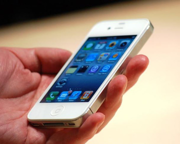 Белый iPhone 4 поступит в продажу в ближайшие недели