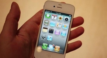 Белый iPhone 4 появится в продаже 26 апреля