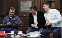 Глава RIM подарил Медведеву планшет BlackBerry