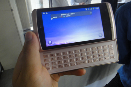 Regza Phone IS11T: смартфон-слайдер п/у Android