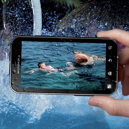 Представлен водостойкий Android смартфон Motorola DEFY+