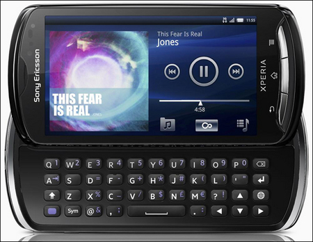 Смартфон Sony Ericsson Xperia pro поступит в продажу до конца октября