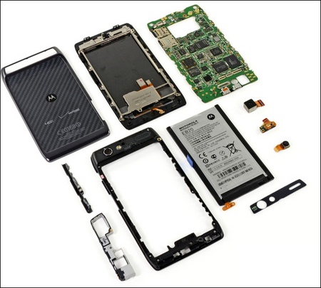 Новый смартфон Motorola RAZR расчленили