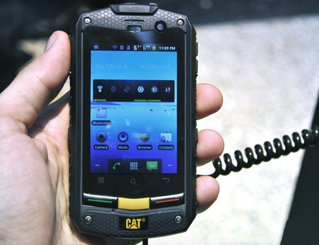 Caterpillar CAT B10: прочный смартфон на платформе Android 2.3