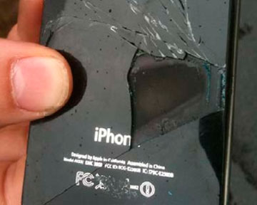 Специалисты назвали причину возгорания iPhone на борту самолета