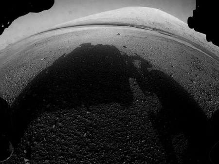 НАСА обнародовало первые снимки, сделанные марсоходом Curiosity